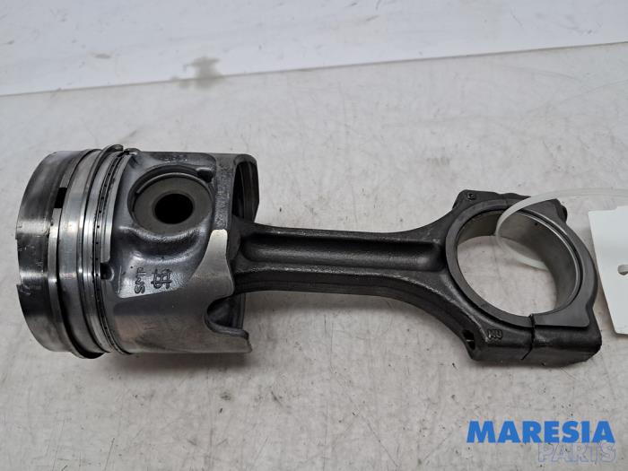 Gebrauchte Pleuelstange Renault Trafic New (FL) 2.5 dCi 16V 145 Preis € 90,75 Mit Mehrwertsteuer angeboten von Maresia Parts