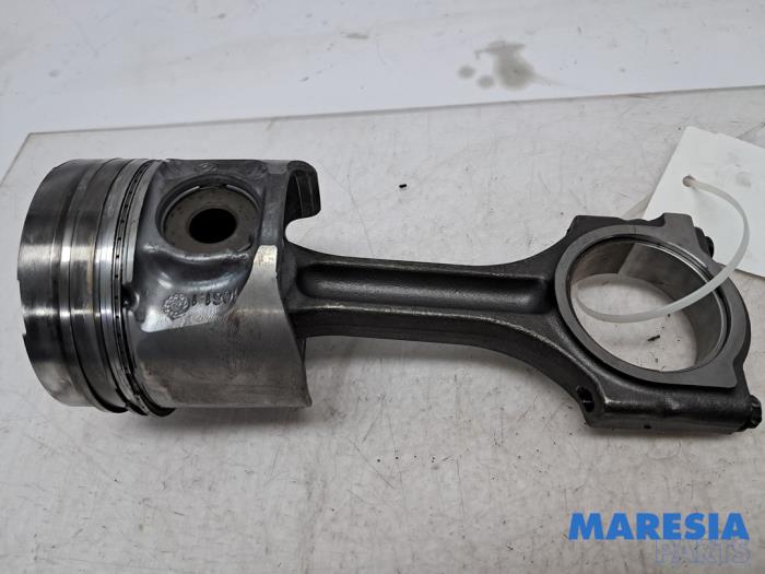 Gebrauchte Pleuelstange Renault Trafic New (FL) 2.5 dCi 16V 145 Preis € 90,75 Mit Mehrwertsteuer angeboten von Maresia Parts
