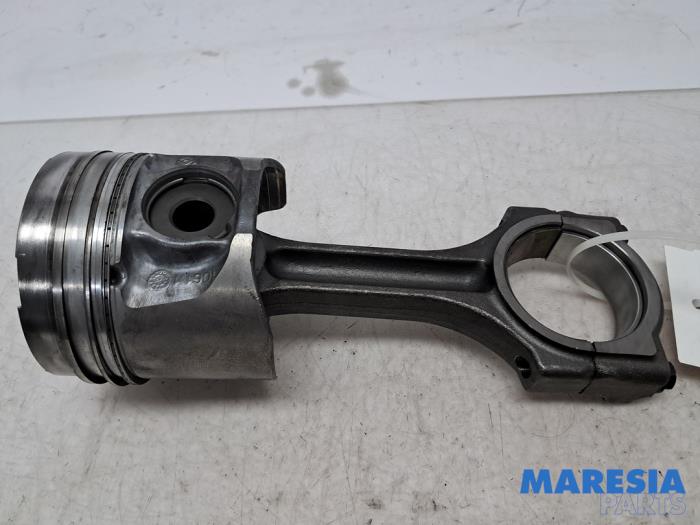 Gebrauchte Pleuelstange Renault Trafic New (FL) 2.5 dCi 16V 145 Preis € 90,75 Mit Mehrwertsteuer angeboten von Maresia Parts