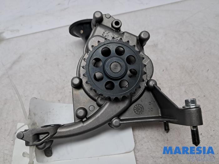 Używane Pompa oleju Citroen C4 Cactus (0B/0P) 1.2 PureTech 82 12V Cena € 89,95 Procedura marży oferowane przez Maresia Parts