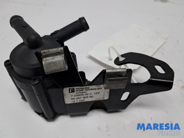 Begagnade Vattenpump Citroen C5 Aircross I (A4/AC/AJ/AR) 1.6 Hybrid 225 16V Pris € 90,74 Inklusive moms erbjuds av Maresia Parts