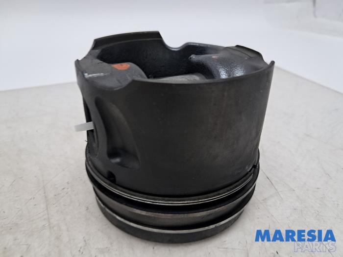Używane Tlok Toyota ProAce 2.0 D-4D 122 16V Worker Cena € 48,39 Z VAT oferowane przez Maresia Parts