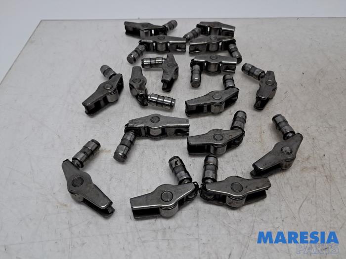 Usagé Culbuteur Toyota ProAce 2.0 D-4D 122 16V Worker Prix € 30,25 Prix TTC proposé par Maresia Parts