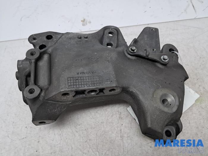 Used Engine mount Opel Vivaro 1.6 CDTi BiTurbo 145 Price € 42,35 Inclusive VAT offered by Maresia Parts