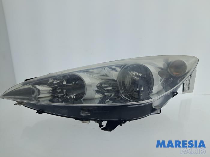 Używane Reflektor lewy Peugeot 308 CC (4B) 1.6 16V THP 155 Cena € 100,00 Procedura marży oferowane przez Maresia Parts