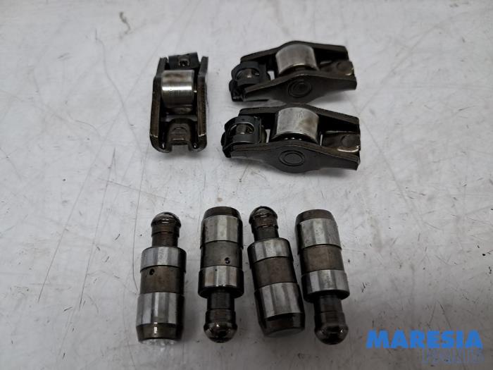 Gebrauchte Kipphebel Fiat 500 (312) 0.9 TwinAir 80 Preis € 20,00 Margenregelung angeboten von Maresia Parts