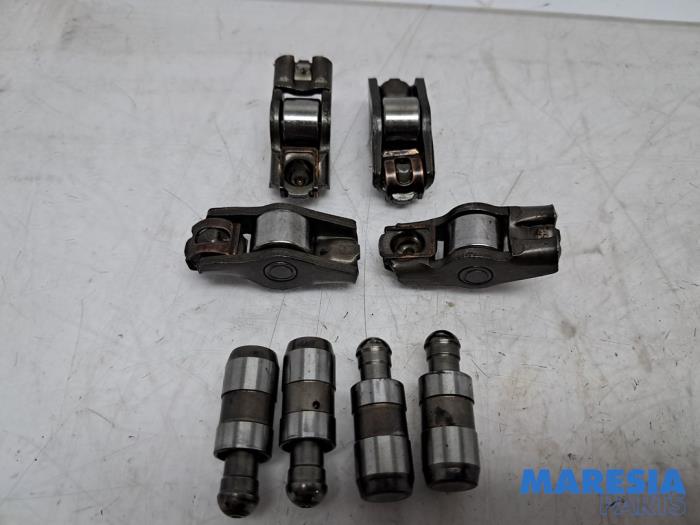 Gebrauchte Kipphebel Fiat 500L (199) 0.9 TwinAir Turbo 105 Preis € 20,00 Margenregelung angeboten von Maresia Parts