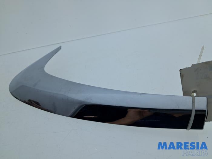 Begagnade Dekorstripe Peugeot 308 CC (4B) 1.6 16V THP 155 Pris € 50,00 Marginaltabell erbjuds av Maresia Parts