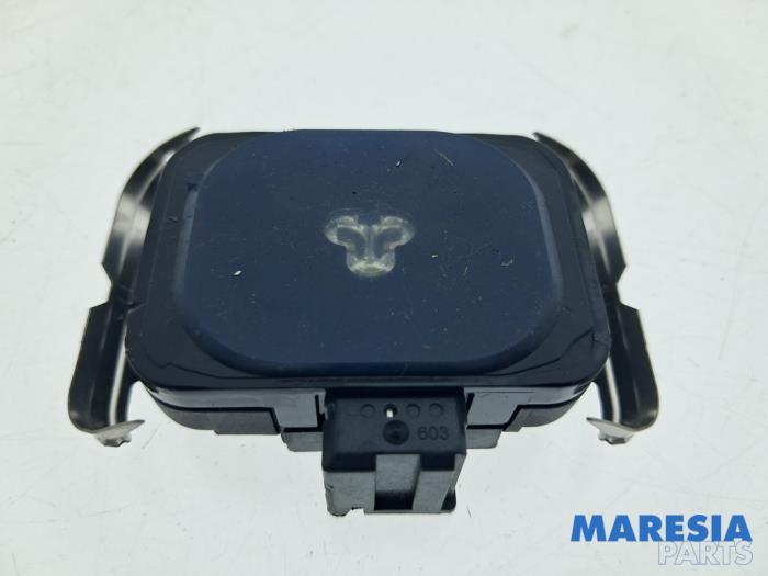 Begagnade Regnsensor Peugeot 308 CC (4B) 1.6 16V THP 155 Pris € 20,00 Marginaltabell erbjuds av Maresia Parts