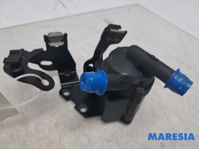 Begagnade Extra vattenpump Peugeot RCZ (4J) 1.6 16V THP Pris € 74,99 Marginaltabell erbjuds av Maresia Parts