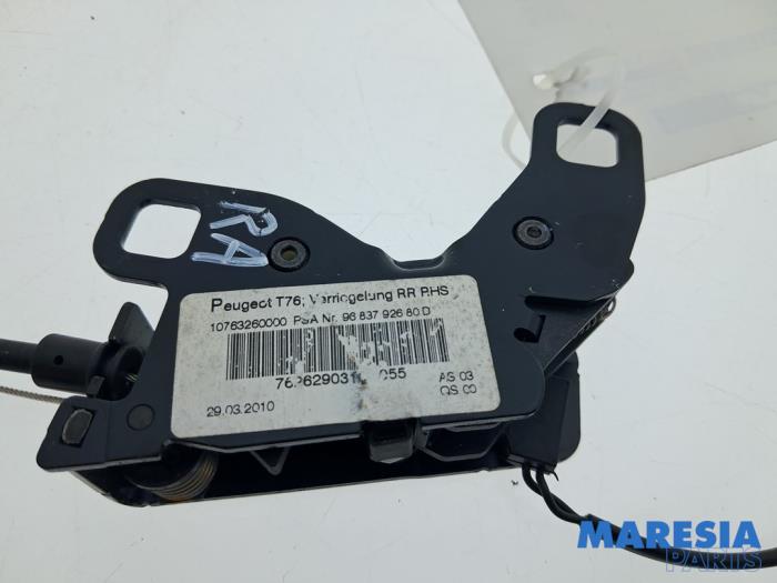 Usagé Blokada dachu cabrio Peugeot 308 CC (4B) 1.6 16V THP 155 Prix € 114,99 Règlement à la marge proposé par Maresia Parts