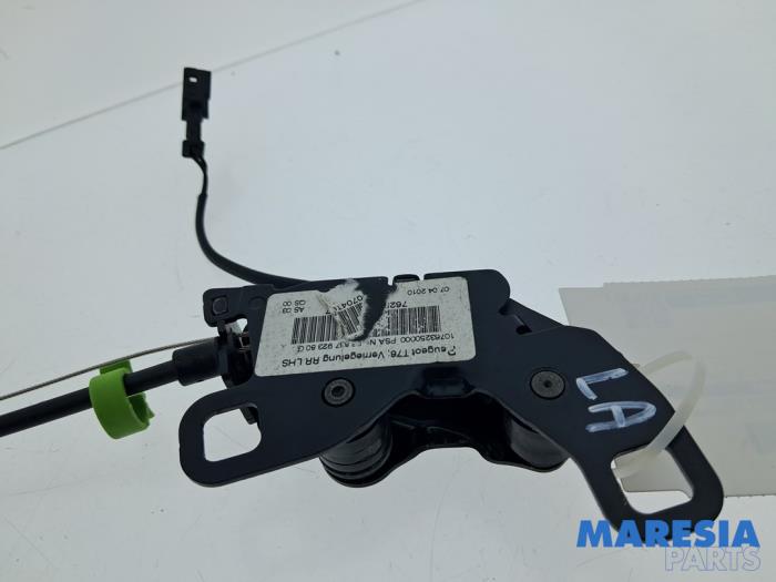 Używane Blokada dachu cabrio Peugeot 308 CC (4B) 1.6 16V THP 155 Cena € 114,99 Procedura marży oferowane przez Maresia Parts