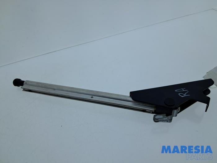 Używane Silownik dachu cabrio Peugeot 308 CC (4B) 1.6 16V THP 155 Cena € 75,00 Procedura marży oferowane przez Maresia Parts
