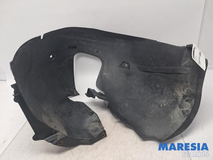 Używane Nadkole Peugeot 308 CC (4B) 1.6 16V THP 155 Cena € 30,00 Procedura marży oferowane przez Maresia Parts
