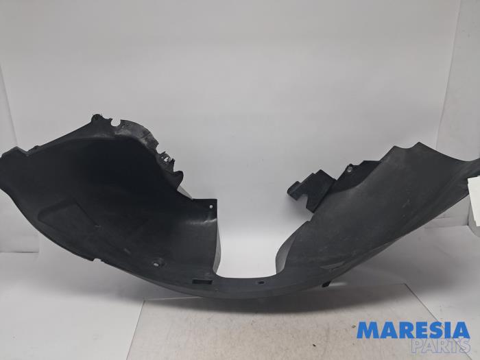Używane Nadkole Peugeot 308 CC (4B) 1.6 16V THP 155 Cena € 30,00 Procedura marży oferowane przez Maresia Parts