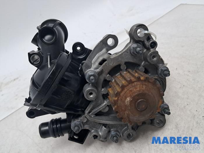 Begagnade Vattenpump Citroen Jumpy 1.5 Blue HDi 100 Pris € 90,75 Inklusive moms erbjuds av Maresia Parts