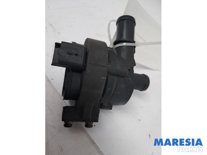 Begagnade Extra vattenpump Renault Trafic (1FL/2FL/3FL/4FL) 1.6 dCi 140 Twin Turbo Pris € 30,24 Inklusive moms erbjuds av Maresia Parts