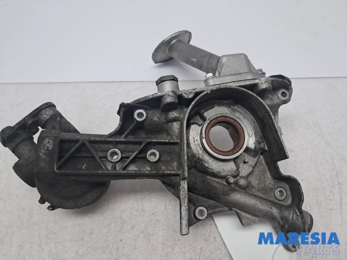 Używane Pompa oleju Alfa Romeo GT (937) 1.9 JTD 16V Multijet Cena € 89,99 Procedura marży oferowane przez Maresia Parts
