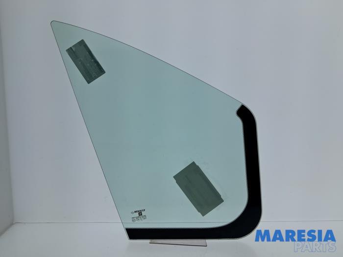 Usados Ventanilla triangular derecha delante Renault Trafic (1FL/2FL/3FL/4FL) 1.6 dCi 140 Twin Turbo Precio € 48,40 IVA incluido ofrecido por Maresia Parts