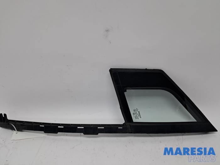 Usados Ventanilla triangular izquierda delante Renault Captur I (2R) 1.2 TCE 16V EDC Precio € 35,00 Norma de margen ofrecido por Maresia Parts