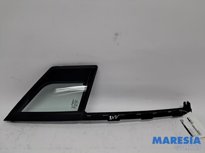 Usados Ventanilla triangular derecha delante Renault Captur I (2R) 1.2 TCE 16V EDC Precio € 35,00 Norma de margen ofrecido por Maresia Parts