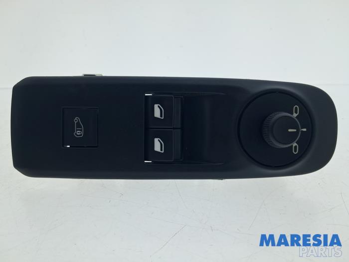 Usados Interruptor combinado de ventanillas Opel Combo Cargo 1.5 CDTI 100 Precio € 30,25 IVA incluido ofrecido por Maresia Parts