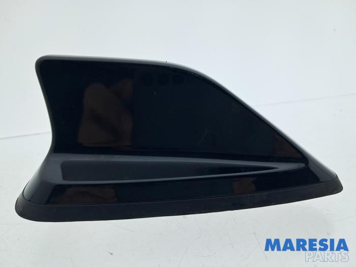 Używane Antena Renault Captur I (2R) 1.2 TCE 16V EDC Cena € 99,99 Procedura marży oferowane przez Maresia Parts