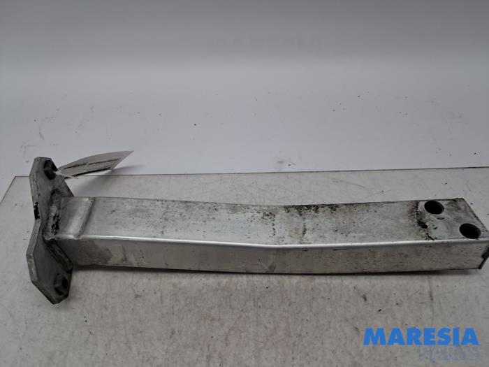 Begagnade Framdelsstöd Alfa Romeo Giulietta (940) 1.4 TB 16V MultiAir Pris € 29,99 Marginaltabell erbjuds av Maresia Parts