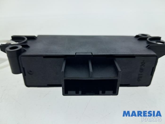 Usados Módulo PDC Renault Megane III Grandtour (KZ) 1.2 16V TCE 115 Precio € 75,00 Norma de margen ofrecido por Maresia Parts
