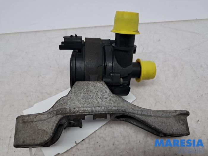 Begagnade Extra vattenpump Renault Talisman Estate (RFDK) 1.3 TCE 160 16V Pris € 40,00 Marginaltabell erbjuds av Maresia Parts