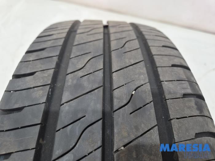 Begagnade Däck Citroen Jumpy 2.0 Blue HDI 180 Pris € 42,35 Inklusive moms erbjuds av Maresia Parts