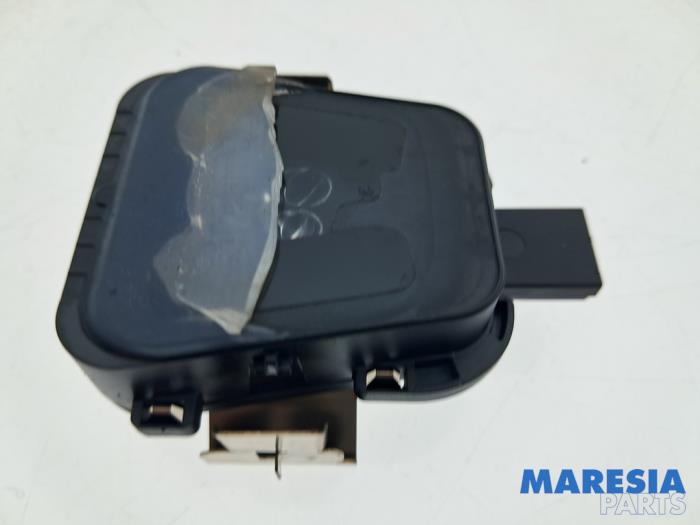 Begagnade Regnsensor Peugeot 508 (8D) 1.6 THP 16V Pris € 20,00 Marginaltabell erbjuds av Maresia Parts