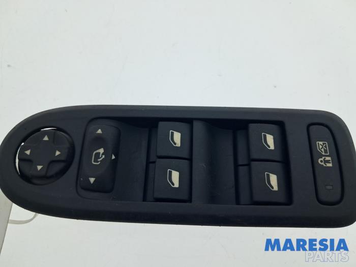 Używane Przelacznik combi okienny Citroen C5 III Tourer (RW) 2.0 16V Cena € 49,99 Procedura marży oferowane przez Maresia Parts