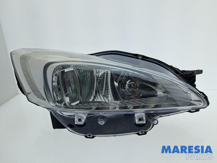 Używane Reflektor prawy Peugeot 508 (8D) 1.6 THP 16V Cena € 175,00 Procedura marży oferowane przez Maresia Parts