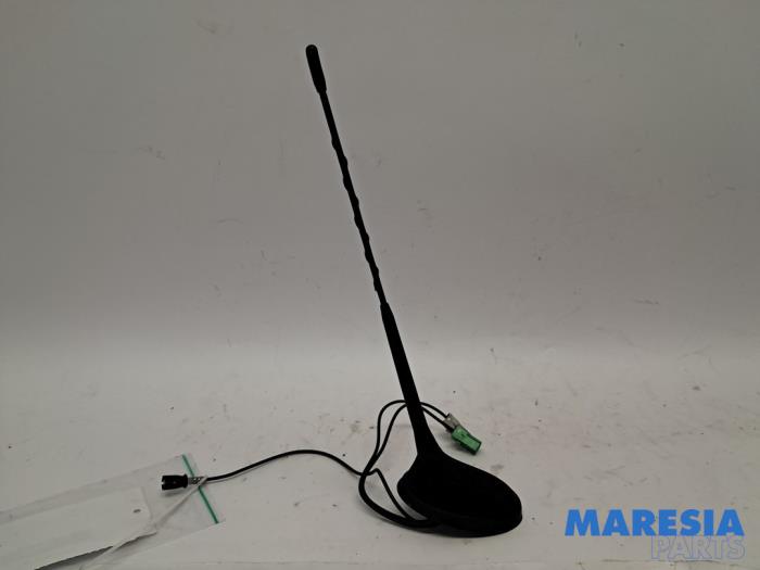 Używane Antena Peugeot 3008 I (0U/HU) 2.0 HYbrid4 16V Cena € 30,00 Procedura marży oferowane przez Maresia Parts