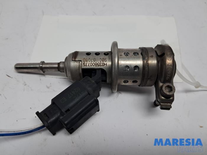 Używane Wtryskiwacz AdBlue Citroen Jumpy 2.0 Blue HDI 180 Cena € 72,60 Z VAT oferowane przez Maresia Parts