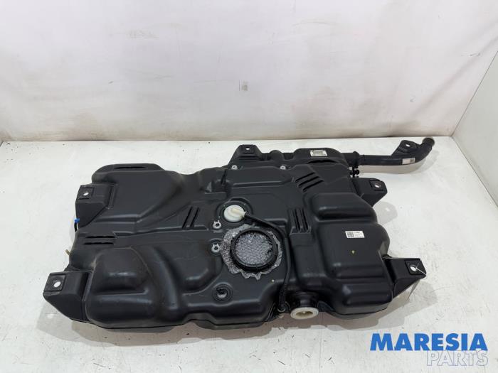 Begagnade Tank Opel Vivaro 1.6 CDTi BiTurbo 125 Pris € 242,00 Inklusive moms erbjuds av Maresia Parts