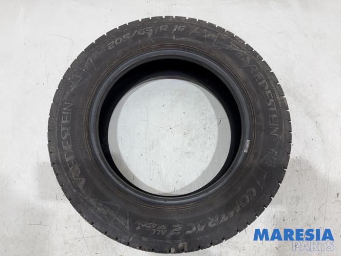 Begagnade Däck Opel Vivaro 1.6 CDTi BiTurbo 125 Pris € 48,40 Inklusive moms erbjuds av Maresia Parts