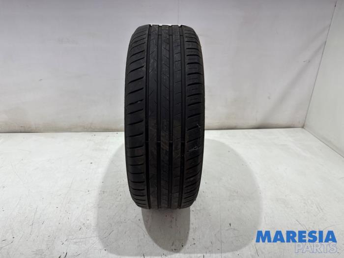 Begagnade Däck Renault Captur I (2R) 0.9 Energy TCE 12V Pris € 25,00 Marginaltabell erbjuds av Maresia Parts