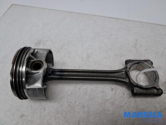 Używane Korbowód Peugeot 208 I (CA/CC/CK/CL) 1.0 Vti 12V PureTech Cena € 79,99 Procedura marży oferowane przez Maresia Parts