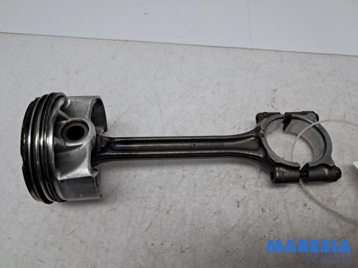 Używane Korbowód Peugeot 208 I (CA/CC/CK/CL) 1.0 Vti 12V PureTech Cena € 79,99 Procedura marży oferowane przez Maresia Parts