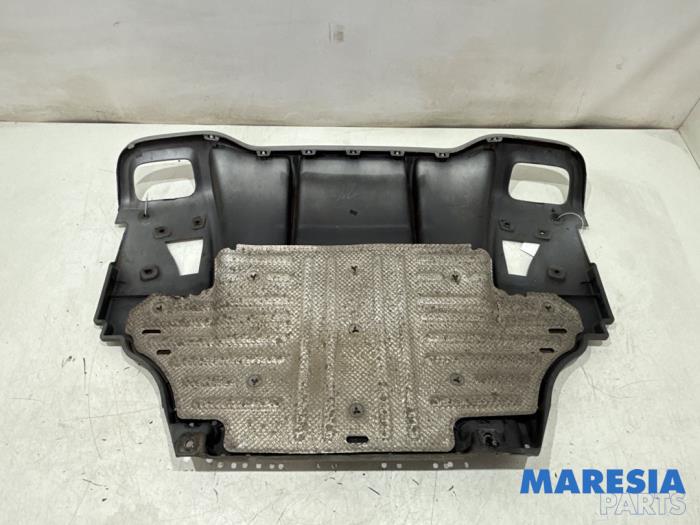 Begagnade Diffuser, bakre stötfångare Renault Clio IV (5R) 1.6 Turbo 16V RS 200 EDC Pris € 175,00 Marginaltabell erbjuds av Maresia Parts