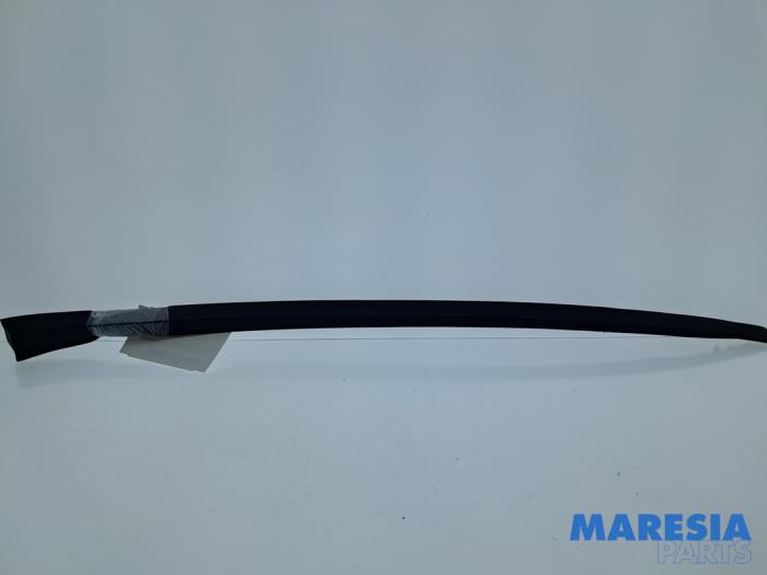 Gebrauchte Windschutzscheibe blende Opel Astra J Sports Tourer (PD8/PE8/PF8) 1.4 Turbo 16V Preis € 15,00 Margenregelung angeboten von Maresia Parts