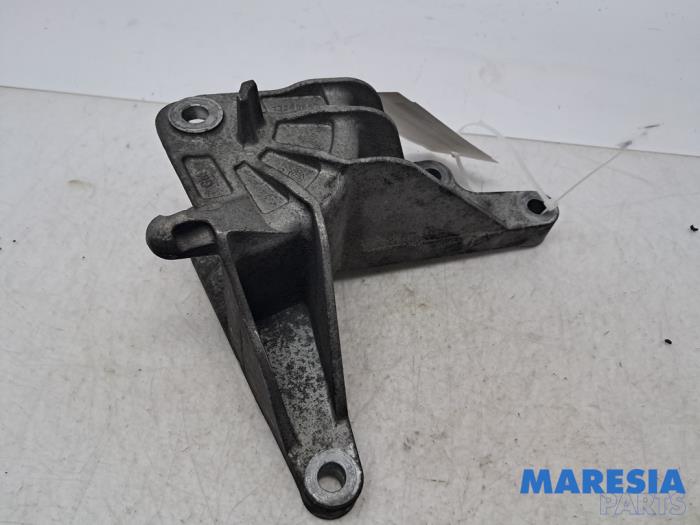 Used Engine mount Opel Astra J Sports Tourer (PD8/PE8/PF8) 1.4 Turbo 16V Price € 29,95 Margin scheme offered by Maresia Parts