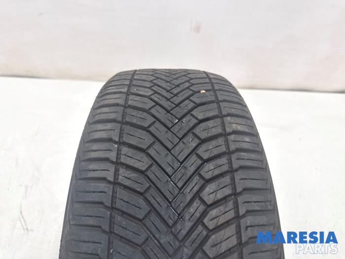 Begagnade Däck Citroen C4 Cactus (0B/0P) 1.2 PureTech 82 12V Pris € 25,00 Marginaltabell erbjuds av Maresia Parts