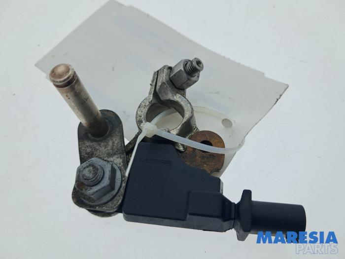 Begagnade Batterisensor Fiat 500C (312) 0.9 TwinAir 85 Pris € 22,50 Marginaltabell erbjuds av Maresia Parts