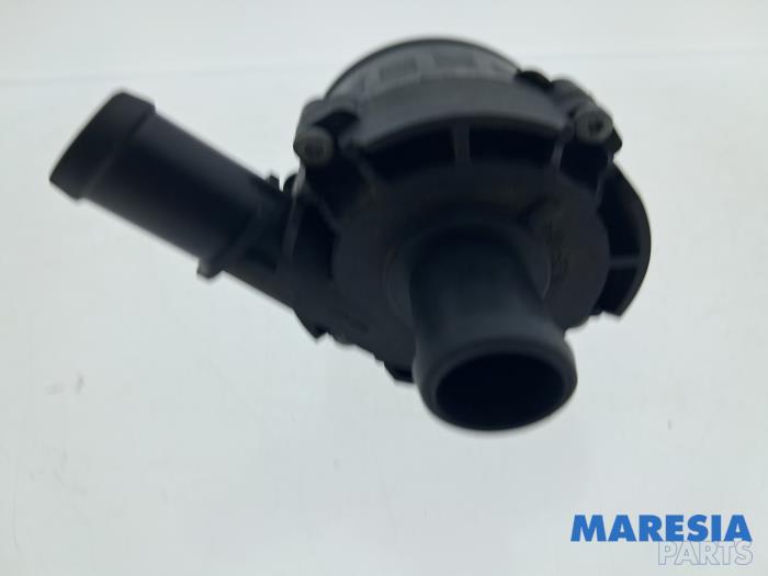 Begagnade Extra vattenpump Opel Vivaro 1.6 CDTi BiTurbo 125 Pris € 30,24 Inklusive moms erbjuds av Maresia Parts