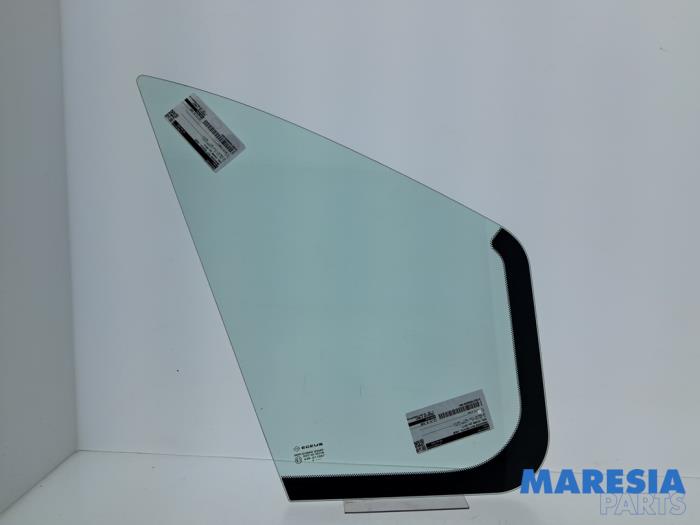 Usados Ventanilla triangular derecha delante Opel Vivaro 1.6 CDTi BiTurbo 125 Precio € 60,50 IVA incluido ofrecido por Maresia Parts