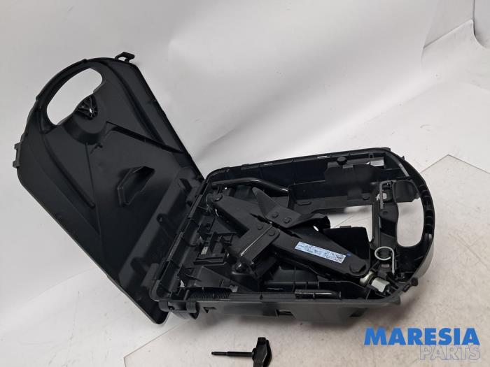 Gebrauchte Wagenheber- Set Opel Vivaro 1.6 CDTi BiTurbo 125 Preis € 139,15 Mit Mehrwertsteuer angeboten von Maresia Parts