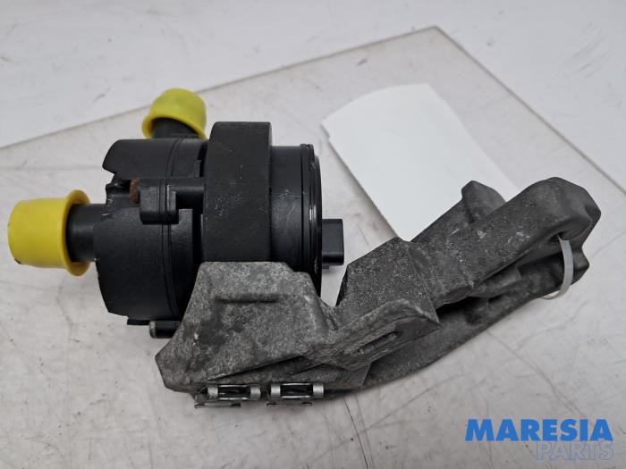Begagnade Extra vattenpump Opel Vivaro 1.6 CDTi BiTurbo 125 Pris € 30,24 Inklusive moms erbjuds av Maresia Parts